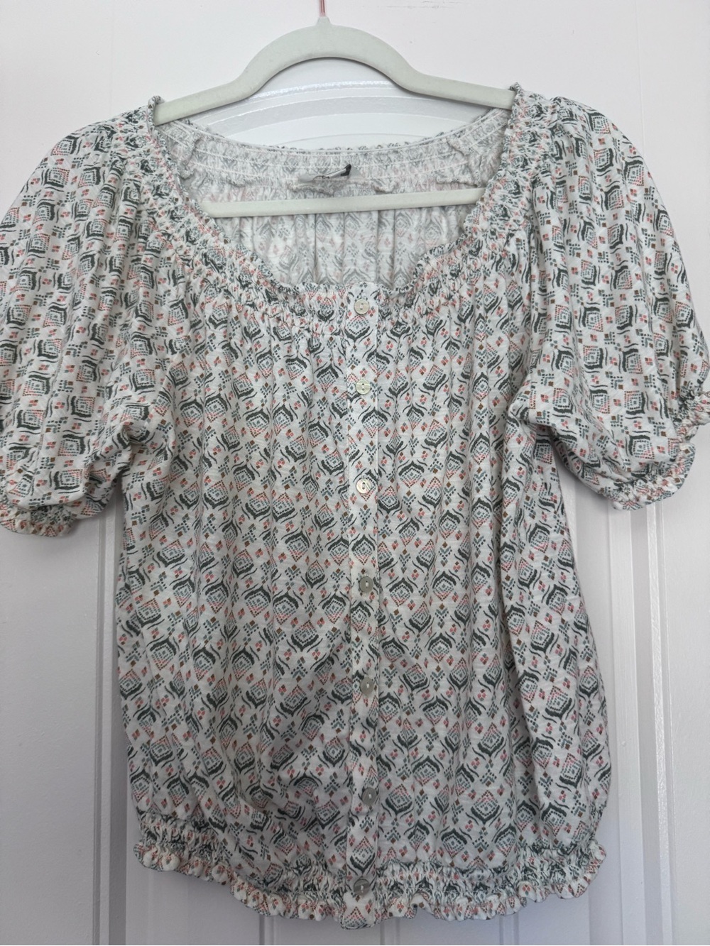 Lucky Brand Women’s Smocked Off-Shoulder Top in Cream Geometric Print